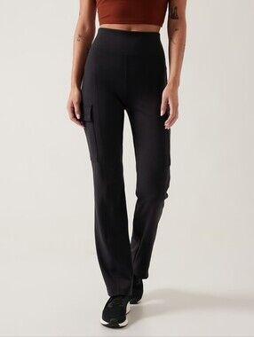 ATHLETA Delancey Straight Cargo Pant Black Size Medium Stretch Activewear UPF 50